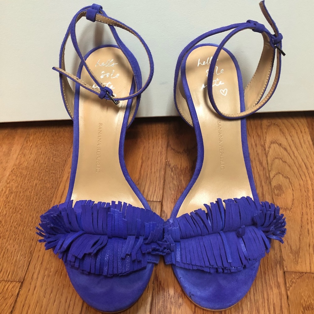 BANANA REPUBLIC FRINGE HEELS